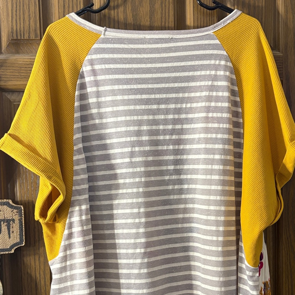 Umgee Floral V-Neck Blouse with Yellow Sleeves - Picture 5 of 7